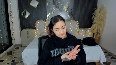 Lady  online show from January 2026 04:16:01 AM