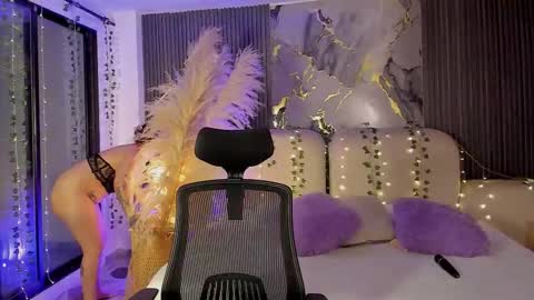 Lady  online show from February 2026 05:19:01 AM