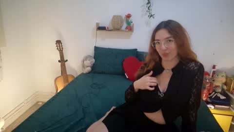 Snapshot of laedystarlette chatting on November 2025 08:41:02 PM Laedystarlette online show from November 2025 08:41:02 PM