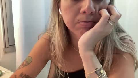 Snapshot of lailayourangel chatting on December 2025 12:40:01 AM lailayourangel online show from December 2025 12:40:01 AM