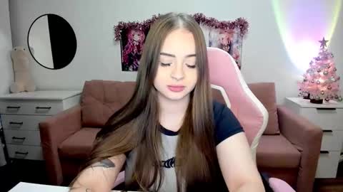 Kira online show from December 2025 07:20:02 PM