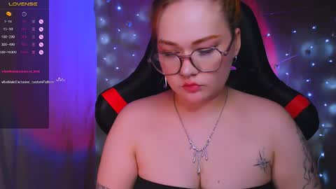 Snapshot of lala_loulou chatting on May 2026 08:25:01 PM Nicky online show from May 2026 08:25:01 PM