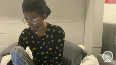 Snapshot of lalunevelvet chatting on February 2025 09:25:02 AM lalunevelvet online show from February 2025 09:25:02 AM