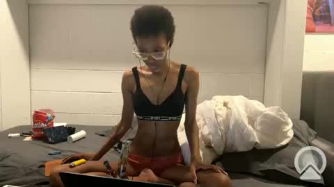 Snapshot of lalunevelvet chatting on February 2025 01:46:02 AM lalunevelvet online show from February 2025 01:46:02 AM