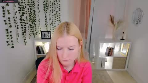 Laly online show from November 2025 05:22:01 PM