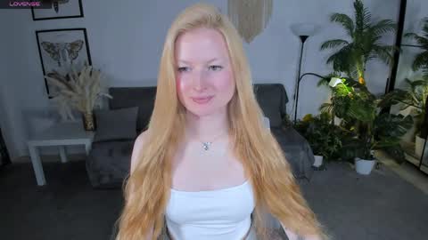 Snapshot of laly_peach chatting on April 2026 01:41:02 PM Laly online show from April 2026 01:41:02 PM