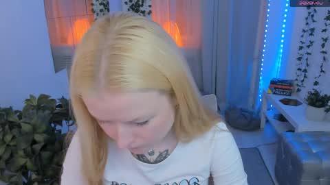 Snapshot of laly_peach chatting on June 2026 11:57:01 AM Laly online show from June 2026 11:57:01 AM