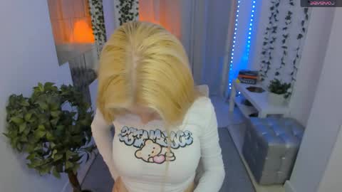 Snapshot of laly_peach chatting on June 2026 02:33:01 PM Laly online show from June 2026 02:33:01 PM