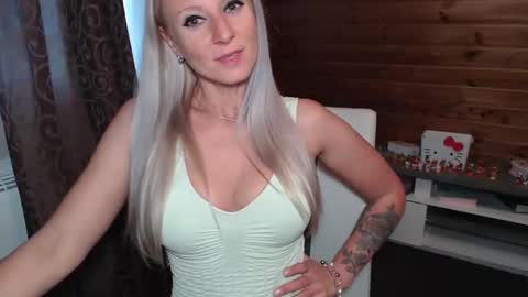 Snapshot of lamadrina006 chatting on May 2026 07:36:02 AM LaMadrina006 online show from May 2026 07:36:02 AM