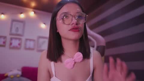 Lana online show from November 2025 10:19:02 PM