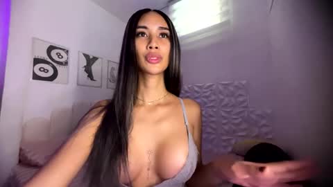 Lana online show from December 2025 11:03:02 PM