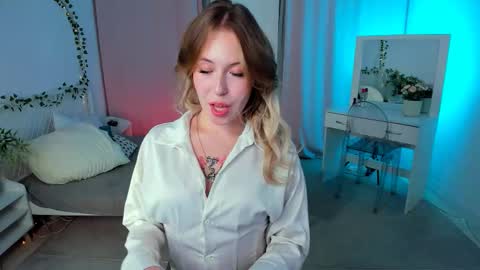 Lana online show from October 2025 09:50:02 PM