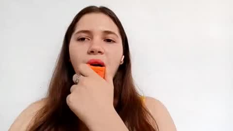 Snapshot of lanitaspanish chatting on November 2025 06:19:01 AM Taisia Tai online show from November 2025 06:19:01 AM