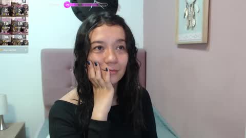 Snapshot of lanna_mills chatting on February 2025 01:37:02 PM Lanna online show from February 2025 01:37:02 PM