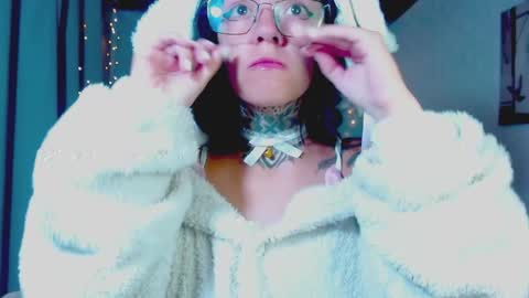 LANNIE   online show from April 2026 12:49:01 PM