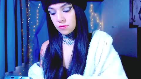 LANNIE   online show from April 2026 01:01:02 PM