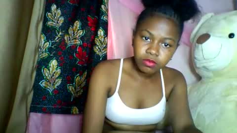 Snapshot of lara_belle chatting on April 2026 06:31:02 AM lara_belle online show from April 2026 06:31:02 AM