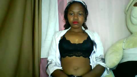 Snapshot of lara_belle chatting on May 2026 09:42:01 PM lara_belle online show from May 2026 09:42:01 PM
