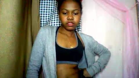 Snapshot of lara_belle chatting on June 2026 12:32:02 AM lara_belle online show from June 2026 12:32:02 AM