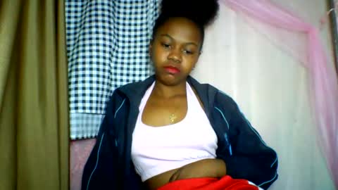 Snapshot of lara_belle chatting on June 2026 08:18:02 PM lara_belle online show from June 2026 08:18:02 PM