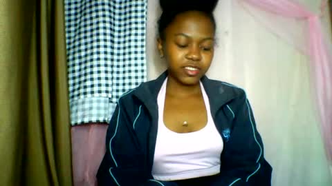 Snapshot of lara_belle chatting on June 2026 05:59:01 PM lara_belle online show from June 2026 05:59:01 PM