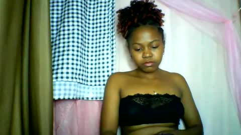 Snapshot of lara_belle chatting on June 2026 10:40:02 AM lara_belle online show from June 2026 10:40:02 AM