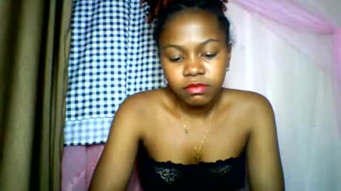 Snapshot of lara_belle chatting on June 2026 08:39:01 AM lara_belle online show from June 2026 08:39:01 AM