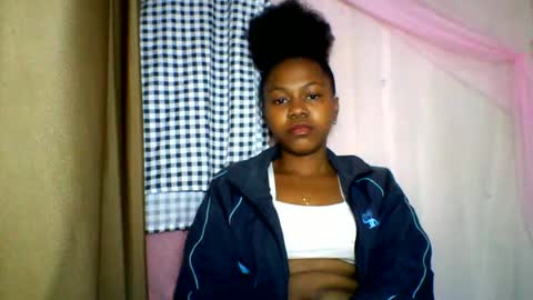 Snapshot of lara_belle chatting on June 2026 12:52:01 PM lara_belle online show from June 2026 12:52:01 PM