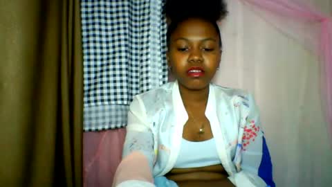Snapshot of lara_belle chatting on June 2026 01:13:02 PM lara_belle online show from June 2026 01:13:02 PM