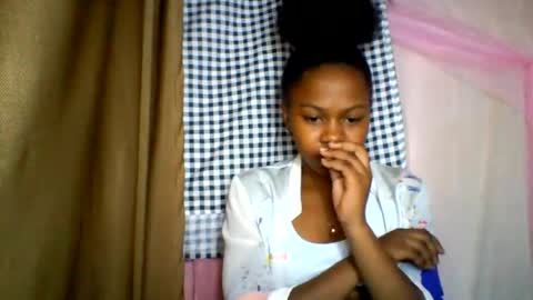 Snapshot of lara_belle chatting on June 2026 03:25:01 AM lara_belle online show from June 2026 03:25:01 AM