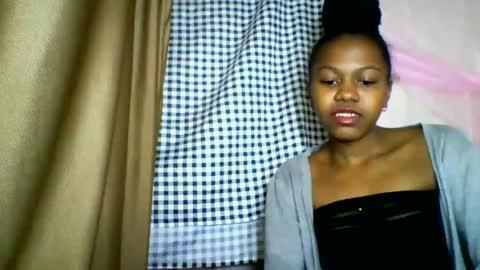 Snapshot of lara_belle chatting on June 2026 05:12:01 AM lara_belle online show from June 2026 05:12:01 AM