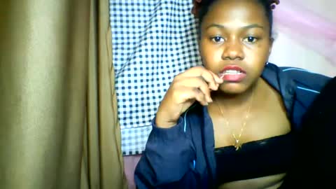 Snapshot of lara_belle chatting on June 2026 05:14:02 PM lara_belle online show from June 2026 05:14:02 PM