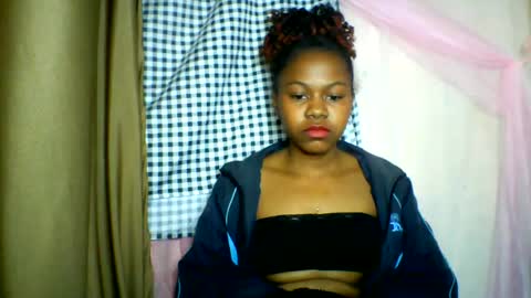 Snapshot of lara_belle chatting on July 2026 05:20:02 AM lara_belle online show from July 2026 05:20:02 AM