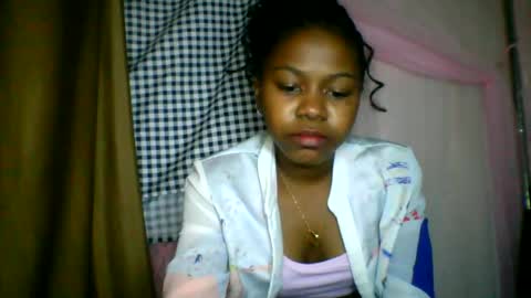 Snapshot of lara_belle chatting on July 2026 04:31:01 AM lara_belle online show from July 2026 04:31:01 AM