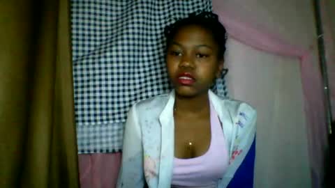 Snapshot of lara_belle chatting on July 2026 04:04:01 AM lara_belle online show from July 2026 04:04:01 AM