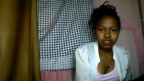 Snapshot of lara_belle chatting on July 2026 06:47:02 AM lara_belle online show from July 2026 06:47:02 AM