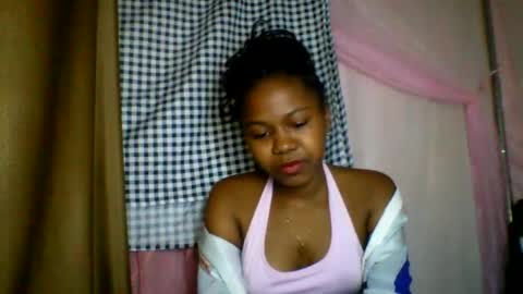 Snapshot of lara_belle chatting on July 2026 07:23:02 AM lara_belle online show from July 2026 07:23:02 AM