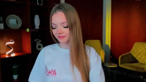 Snapshot of lara_moon1 chatting on May 2026 05:02:02 AM your dream online show from May 2026 05:02:02 AM