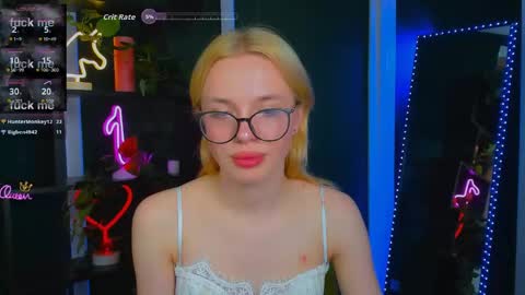 Snapshot of lara_moon1 chatting on May 2026 07:04:02 AM your dream online show from May 2026 07:04:02 AM