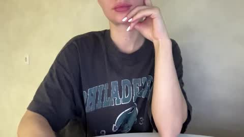 Lara Neon online show from October 2025 02:27:01 PM