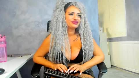 Snapshot of lara_sexbomb chatting on February 2025 09:04:02 PM Lara online show from February 2025 09:04:02 PM