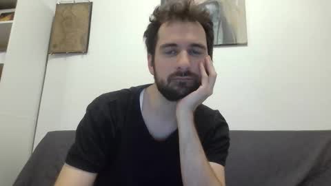 laraaan online show from November 2025 07:56:01 PM