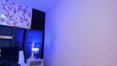 Lara online show from September 2025 07:25:01 PM