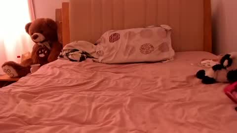 lara online show from April 2026 05:29:01 PM