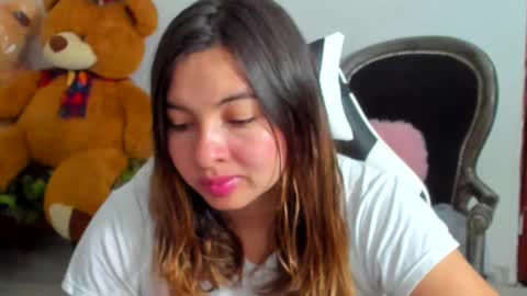 Snapshot of laracat18 chatting on April 2026 02:36:01 AM Lara online show from April 2026 02:36:01 AM