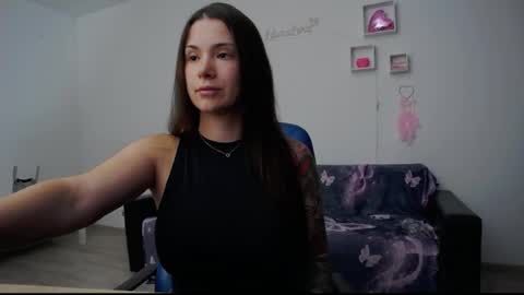 Snapshot of laragrey_minx chatting on July 2026 08:21:01 AM Laraminx30 online show from July 2026 08:21:01 AM