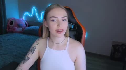 LaraKrein lk online show from April 2026 05:43:01 PM