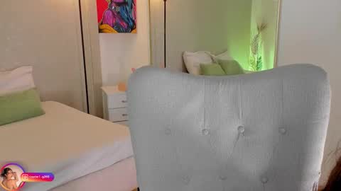 Lara  online show from November 2025 01:46:02 PM