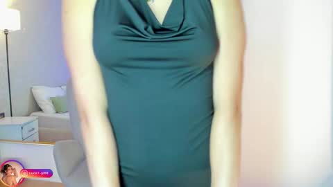 Lara  online show from November 2025 01:25:02 PM