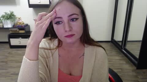 Laralianna online show from September 2025 01:47:02 PM